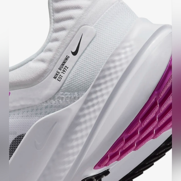 NEW NIKE Quest 5 Sneaker, Men's 7.5/Women's 8.5 - Picture 5 of 9